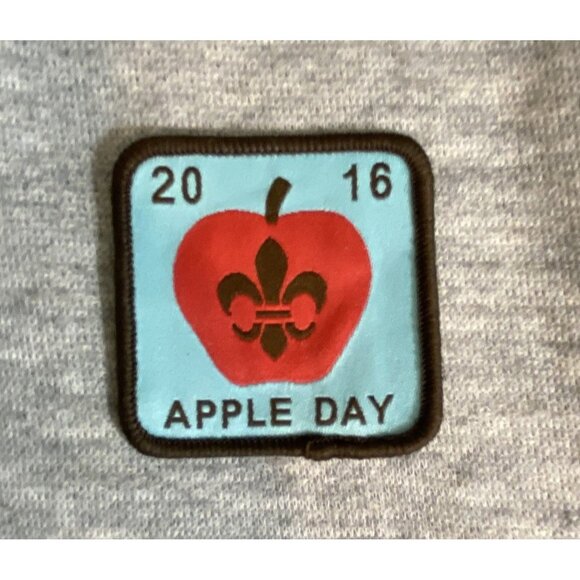 Scouts Canada 2016 National Apple Day Patch Badge Lot of 2 - Picture 1 of 4